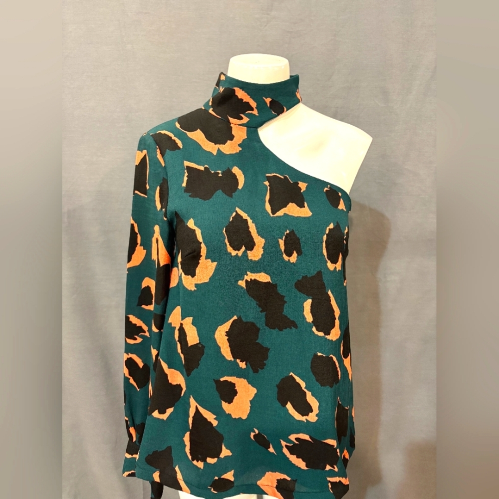 One-Shoulder Leopard Print Top